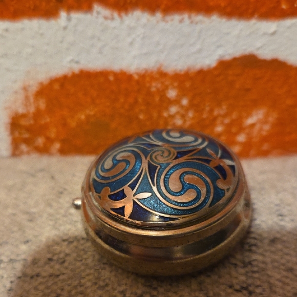 ❤️‍🔥 Handcrafted Blue and Silver Celtic Swirl Pill Box From Dublin ❤️‍🔥 - Picture 3 of 5